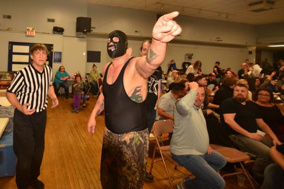 The Big Texan points to ring